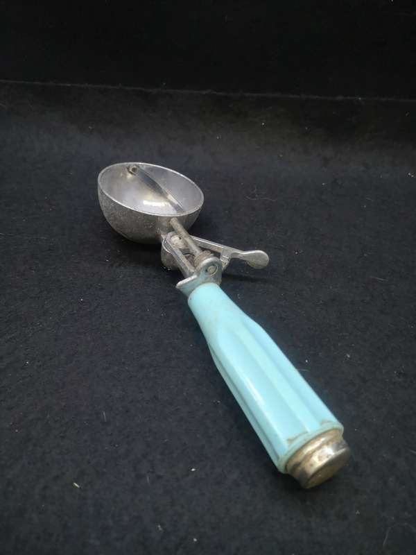 Vintage Tala ice cream scoop