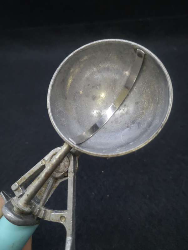 Vintage Tala ice cream scoop