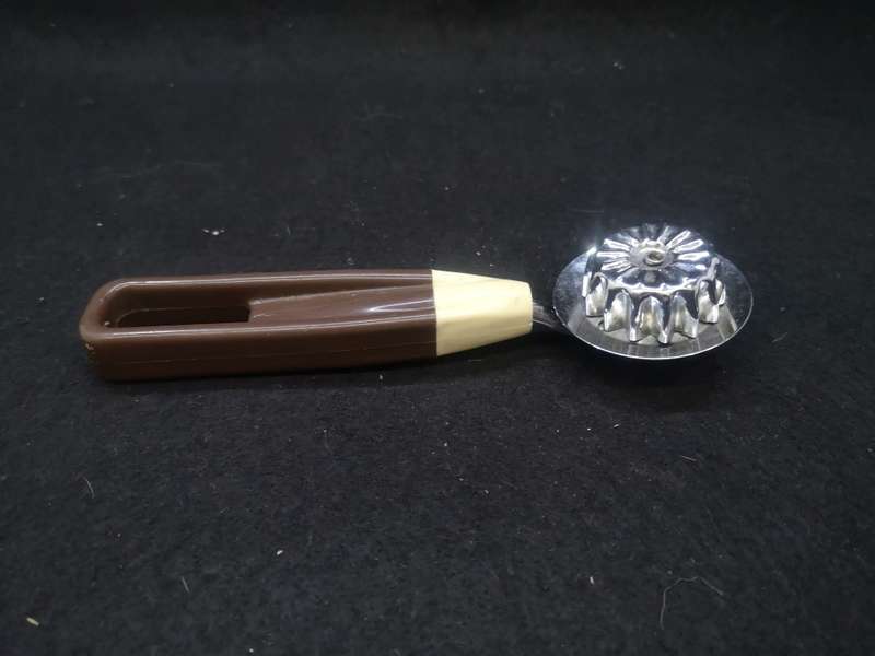 Vintage Nutbrown dough cutter