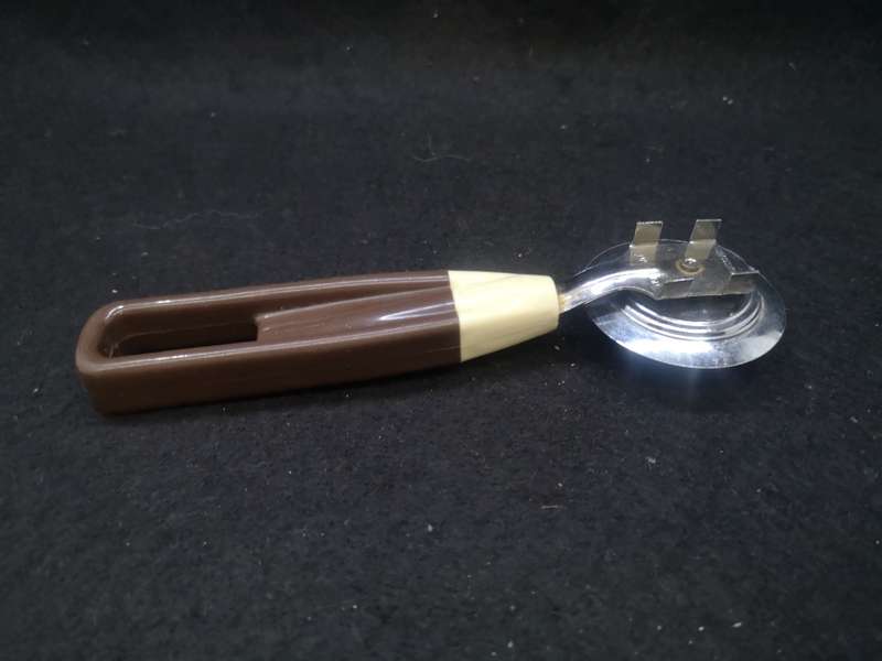 Vintage Nutbrown dough cutter
