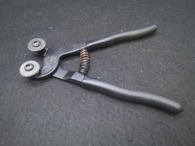 Forged tile cutting tool