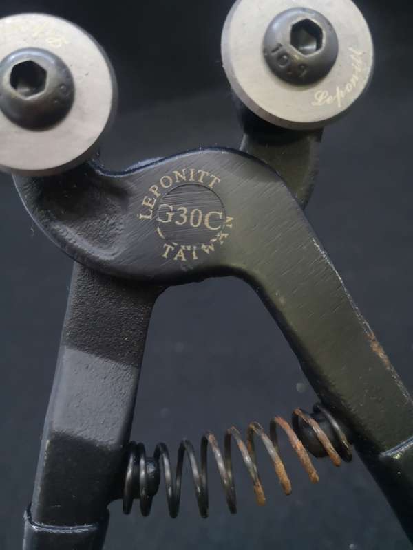 Forged tile cutting tool