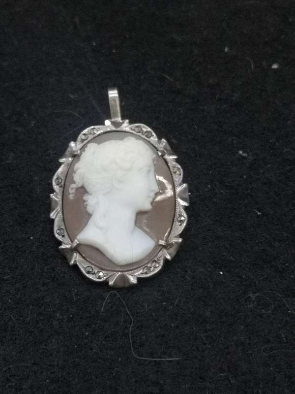 High craftmanship Cameo brooch/pendant set in silver
