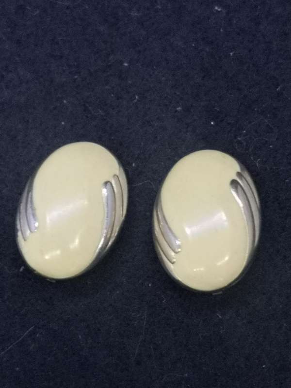 Vintage cream clip on earrings