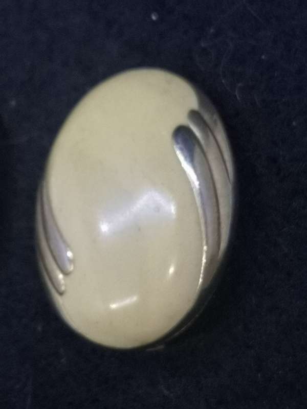 Vintage cream clip on earrings