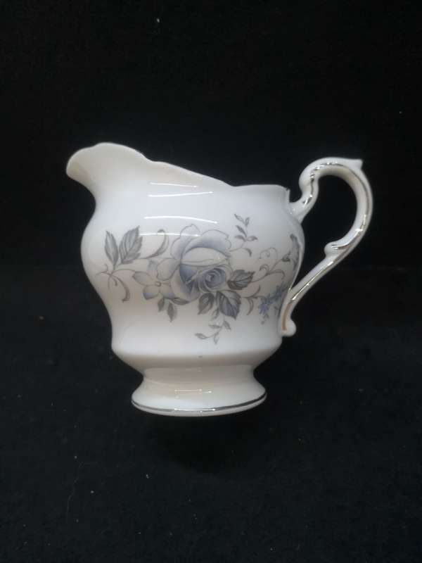Royal Standard fine bone China England - Melody
