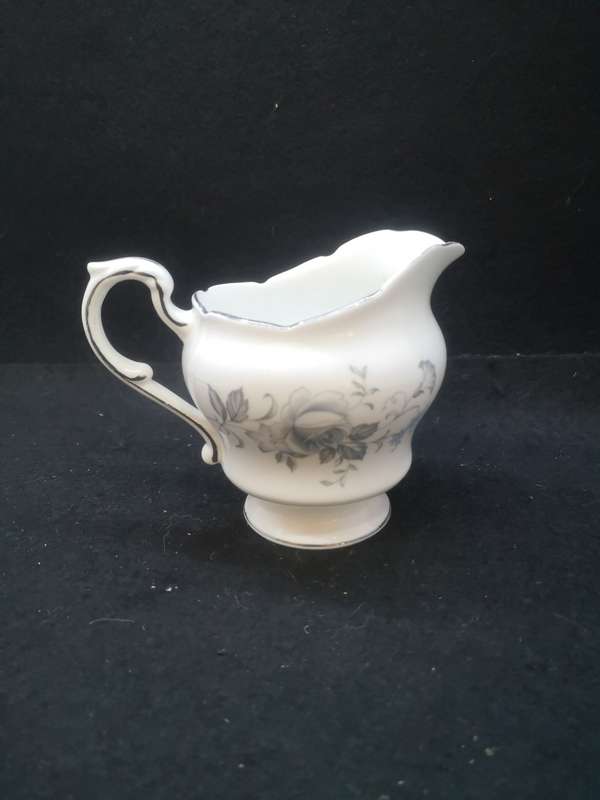 Royal Standard fine bone China England - Melody