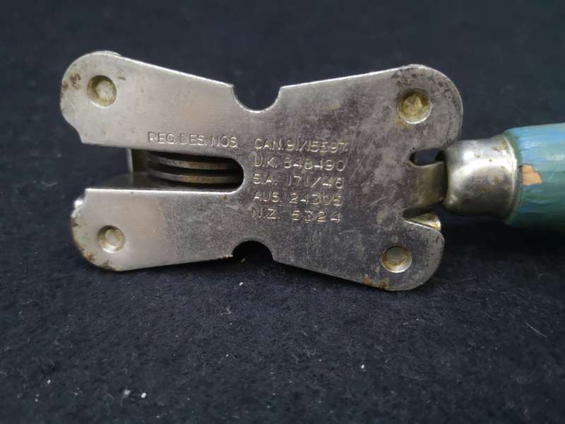 Knife sharpener
