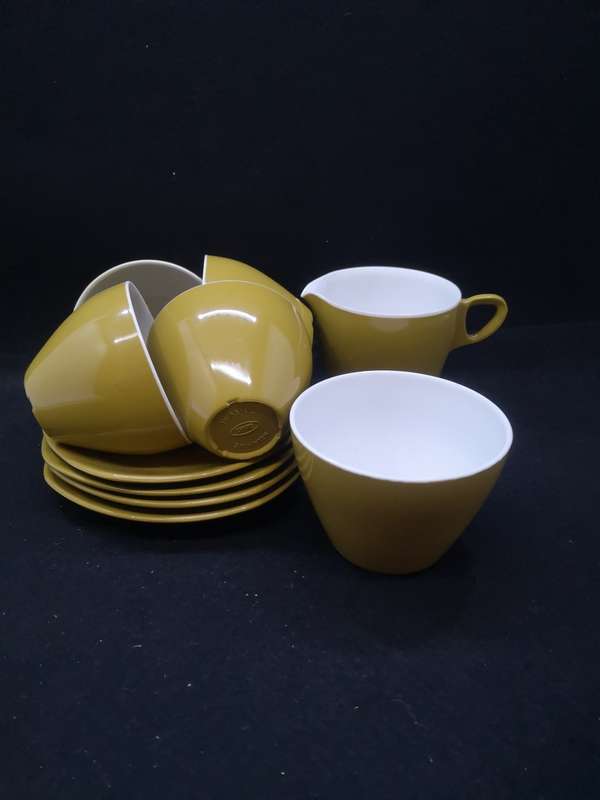 4 cups, milk and sugar Melamine set