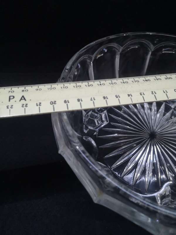Glass serving bowl on feet