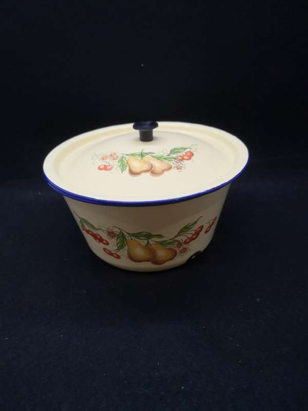 Vintage enamel bowl with lid