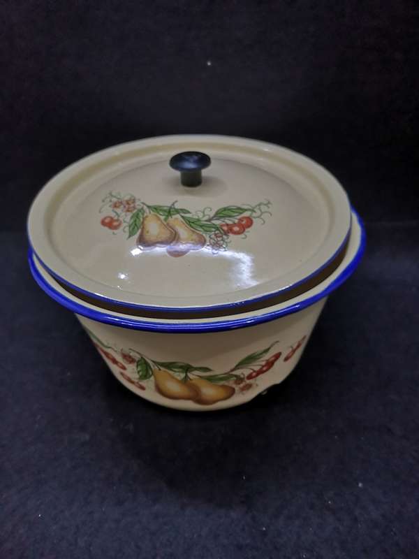 Vintage enamel bowl with lid