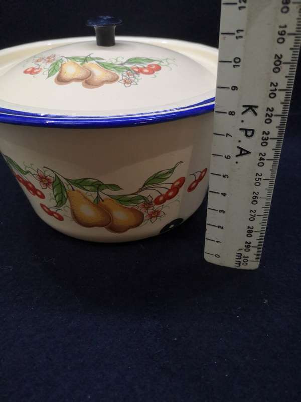 Vintage enamel bowl with lid