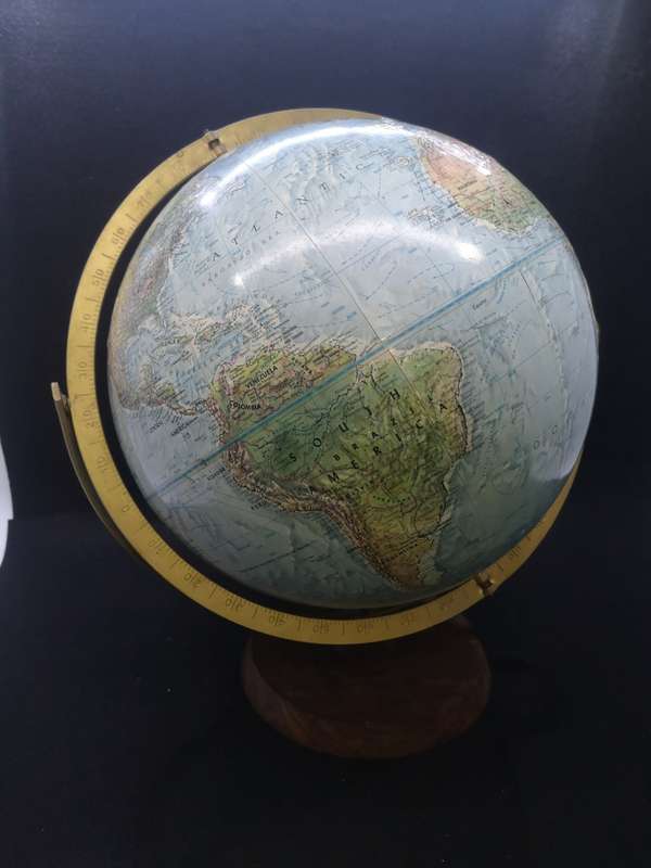 Vintage Readers Digest World globe