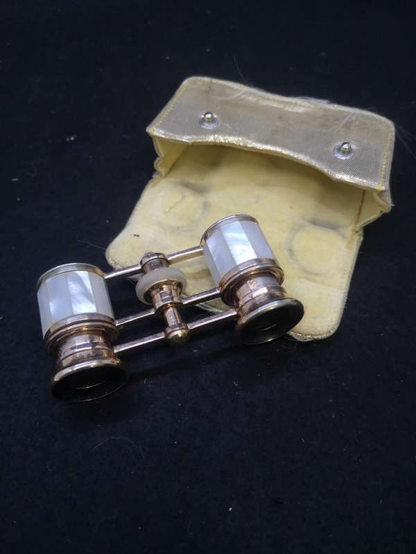 Antique opera binoculars Mother of pearl and brass in carry case
