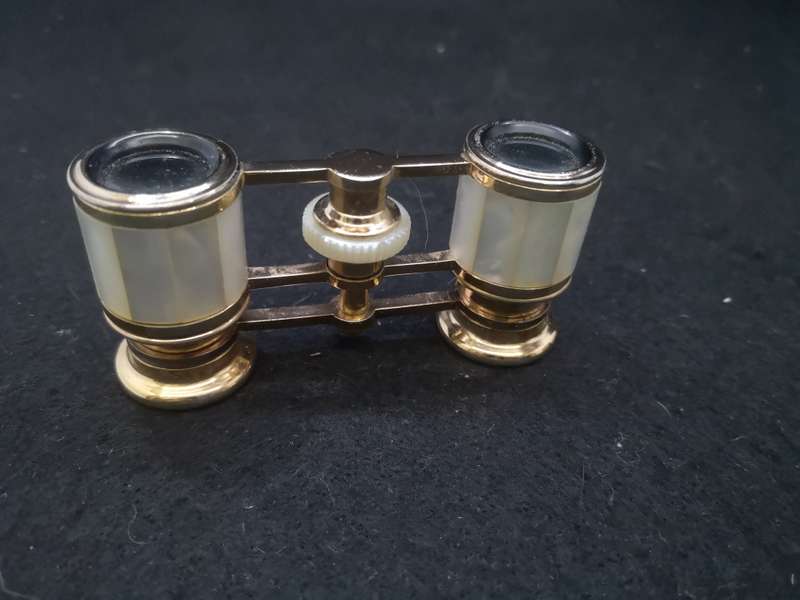 Antique opera binoculars Mother of pearl and brass in carry case