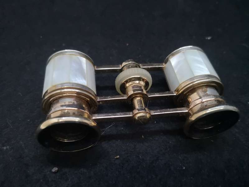 Antique opera binoculars Mother of pearl and brass in carry case