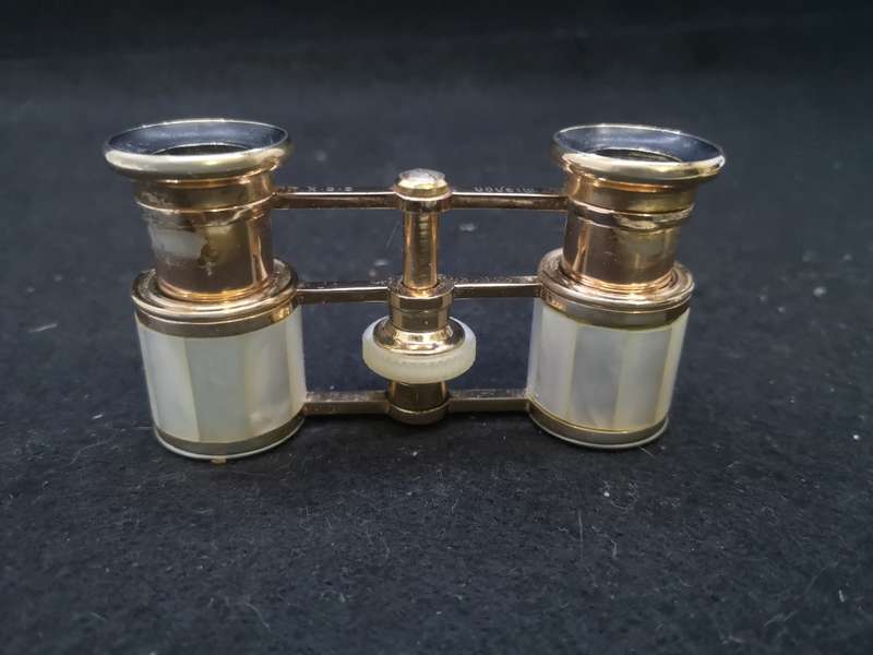 Antique opera binoculars Mother of pearl and brass in carry case
