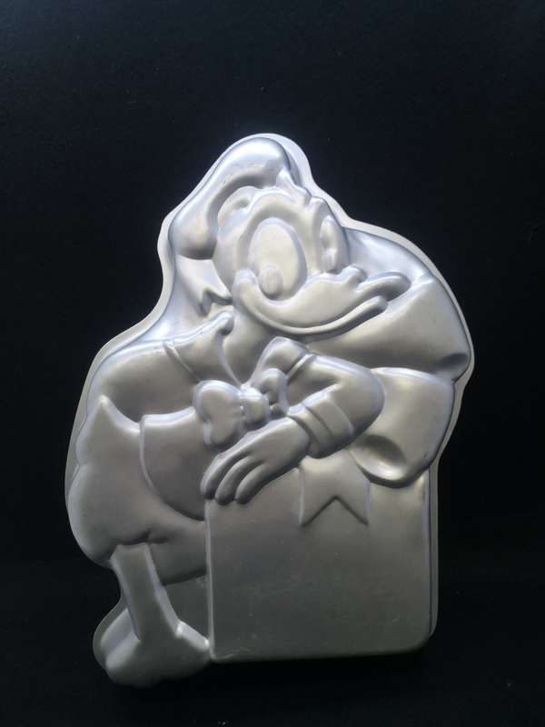 Vintage Wilton Walt Disney Donald duck cake pan