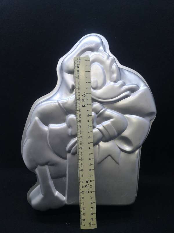 Vintage Wilton Walt Disney Donald duck cake pan