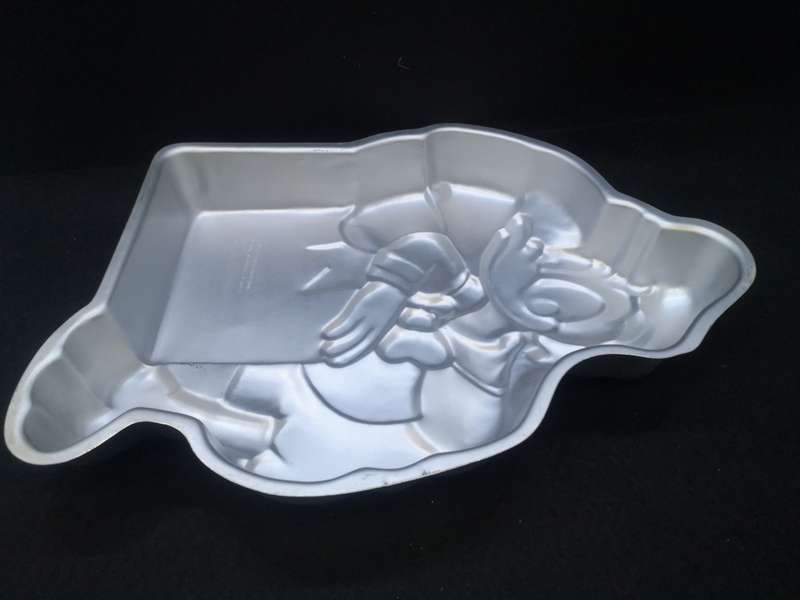 Vintage Wilton Walt Disney Donald duck cake pan