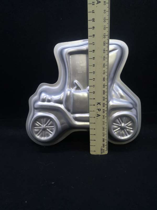 Vintage Wilton 1975 Old car cake pan