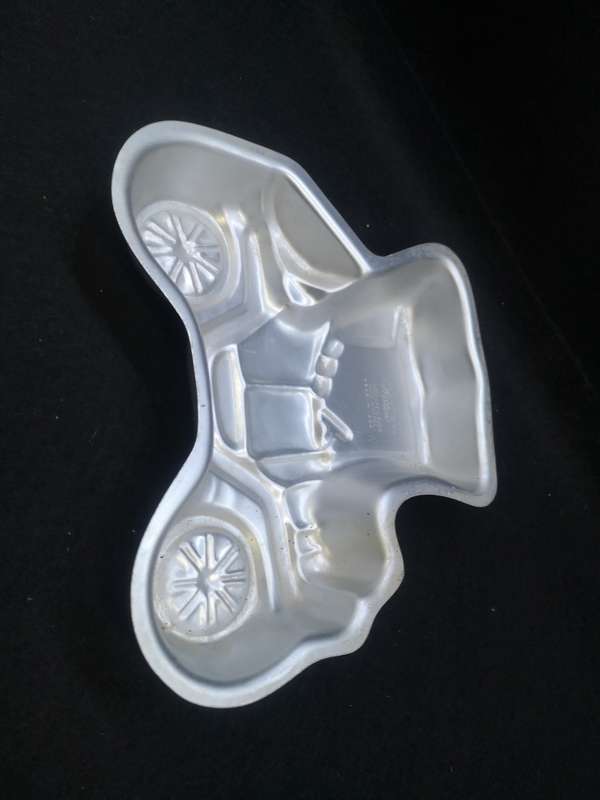 Vintage Wilton 1975 Old car cake pan