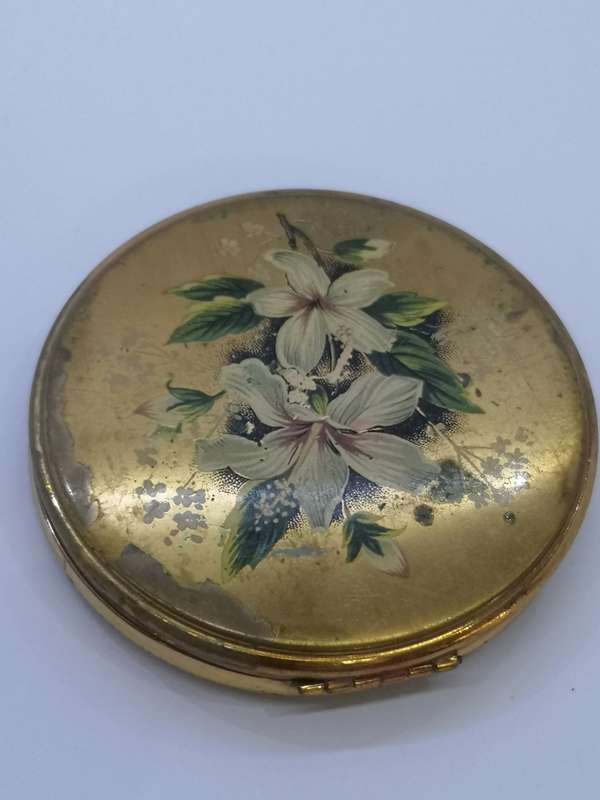 Powder compact