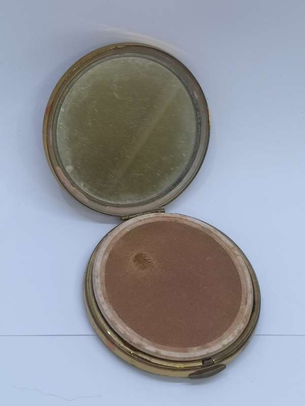 Powder compact