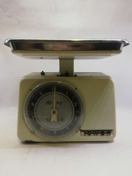 Tower kitchen scale