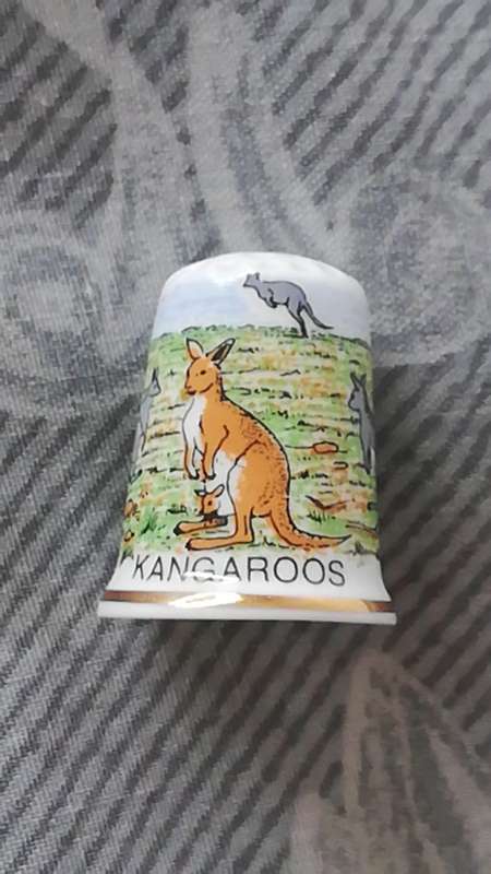 Australia porcelain thimble Pan Arts Australia series no 19