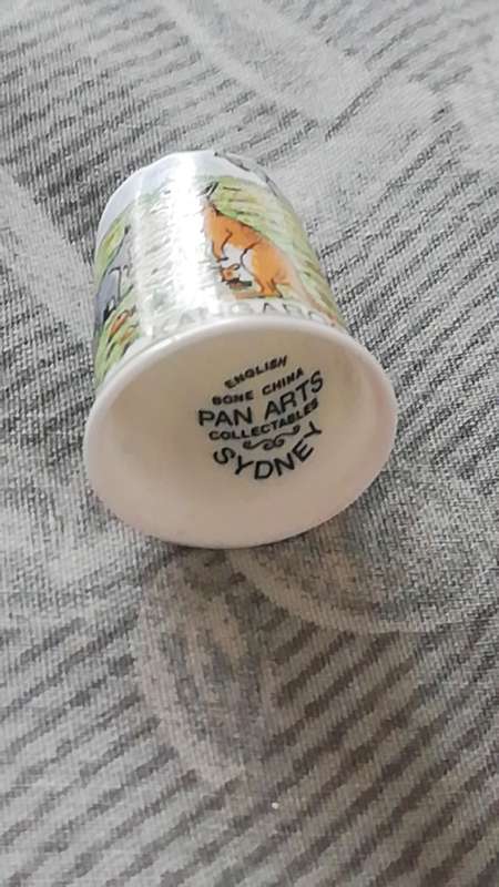 Australia porcelain thimble Pan Arts Australia series no 19