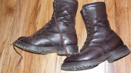 PARABAT JUMP BOOTS SIZE 7