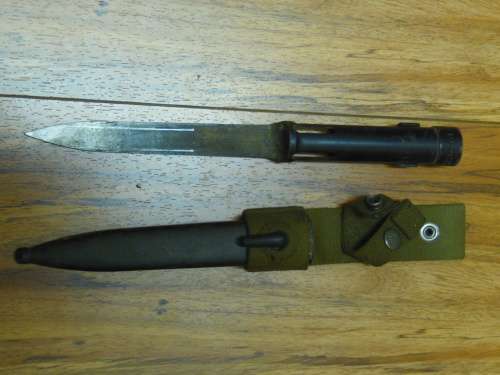 R1 BAYONET AND PLASTIC SCABBARD AND FOB