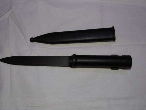 R1 BAYONET AND SCABBARD LIKE NEW
