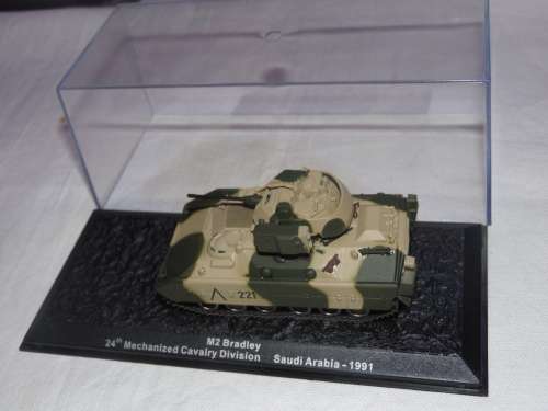 COMBAT TANK COLLECTION 46 M2 BRADLEY 1991 MODEL