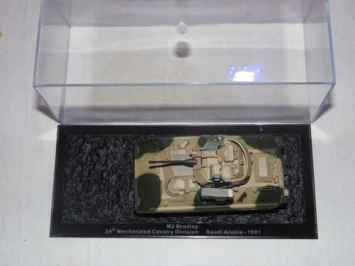 COMBAT TANK COLLECTION 46 M2 BRADLEY 1991 MODEL