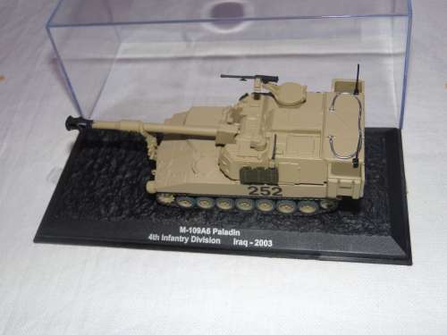 COMBAT TANK COLLECTION 94 M-109A6 PALADIN 2003 MODEL AND BOOK
