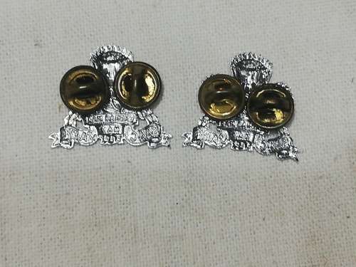 SA ARMOUR CORP COLLAR BADGE SET