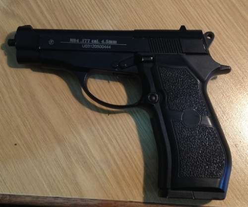 M84 CO2 .177 4.5mm Air Pistol Sold as spares! Trigger Broke will be supplied to get it welded.
