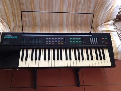 Yamaha Psr-16 Portotone Electronic Keyboard A PERFECT CHRISTMAS GIFT. With Stand and books....