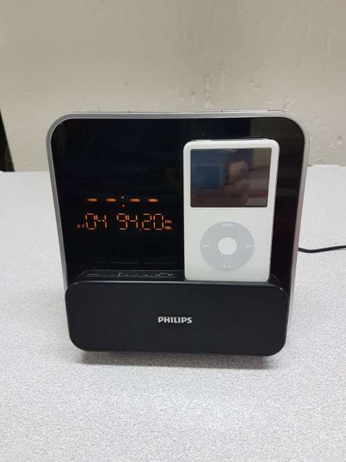 Alarm Clock radio for iPod/iPhone DC315/12