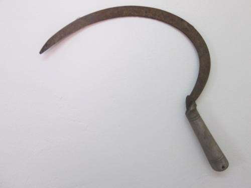 SICKLE. ANTIQUE. BRITISH MADE WITH LOVELY PATINA.
