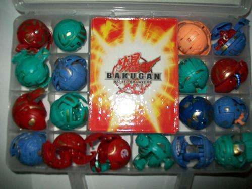 18 x Bakugan Battle Brawlers and 18 game metal cards + Carrier case