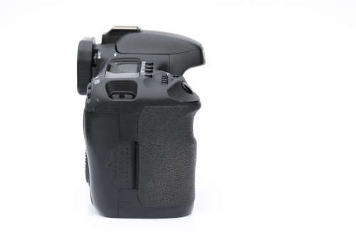 CANON 7D BODY + CANON EF-S 60mm f2.8 MACRO LENS