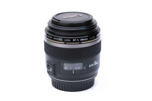 CANON 7D BODY + CANON EF-S 60mm f2.8 MACRO LENS