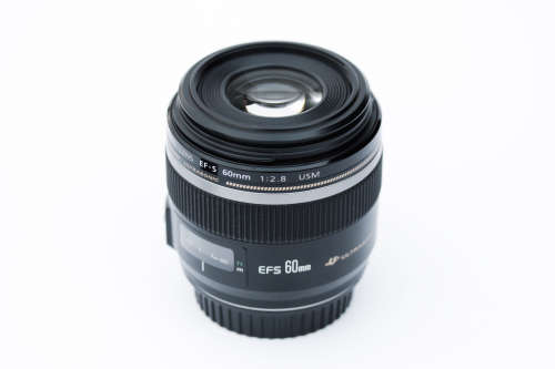 CANON 7D BODY + CANON EF-S 60mm f2.8 MACRO LENS