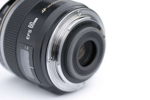 CANON 7D BODY + CANON EF-S 60mm f2.8 MACRO LENS