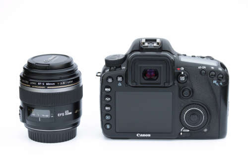 CANON 7D BODY + CANON EF-S 60mm f2.8 MACRO LENS
