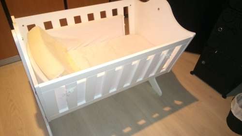 Baby swinging crib/cot includes mattress